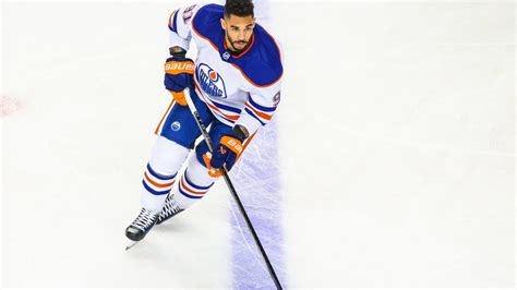 Oilers Players Are Taking on Evander Kane as Playoff Project | Yardbarker