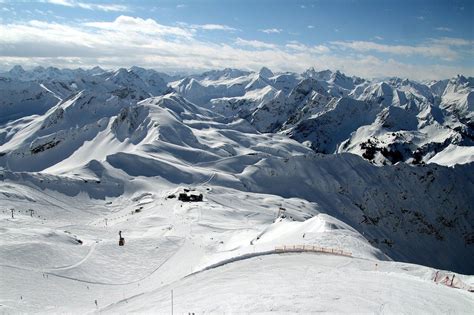 Nebelhorn-Oberstdorf ski resort: hotels near, piste map, ski pass ...