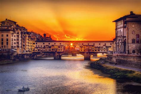 Ponte Vecchio sunset in Florence, Italy -- photo by Karen Hutton (Google+) | Italia, Luoghi, Foto