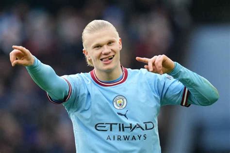 Manchester City striker Erling Haaland has been named the men's FWA footballer of the year