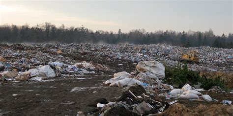 File:Landfill in Ukraine, near Rybne.jpg - Wikimedia Commons