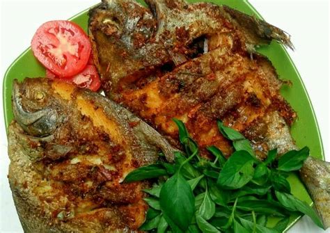 Resep Ikan Bawal Goreng Gurih oleh arsanti96 - Cookpad