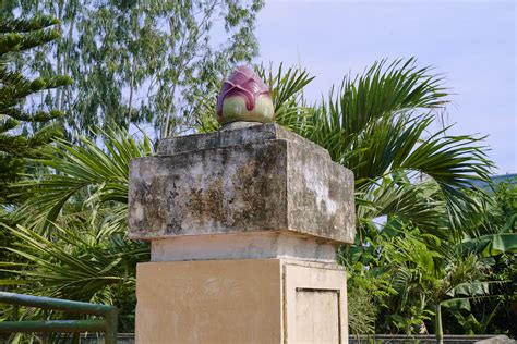 NGUYEN TRUONG TO TOMB – HUNG NGUYEN DISTRICT