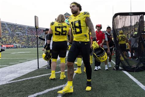 Oregon Ducks tight end Cam McCormick considering returning for 8th ...