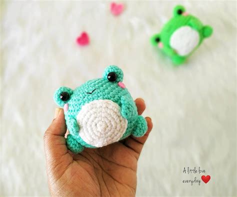 Amigurumi frog pattern - A little love everyday!