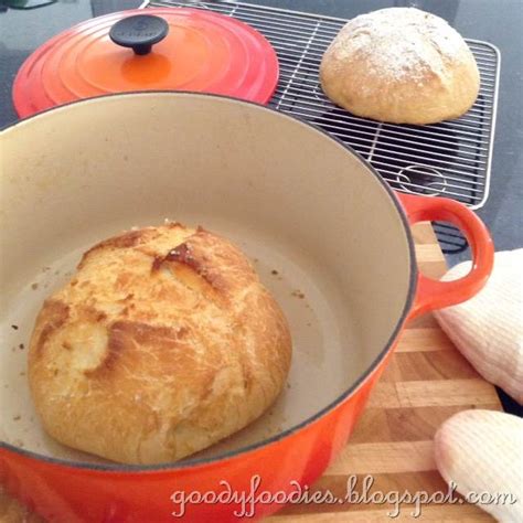 GoodyFoodies: Recipe: Le Creuset Dutch Oven Bread