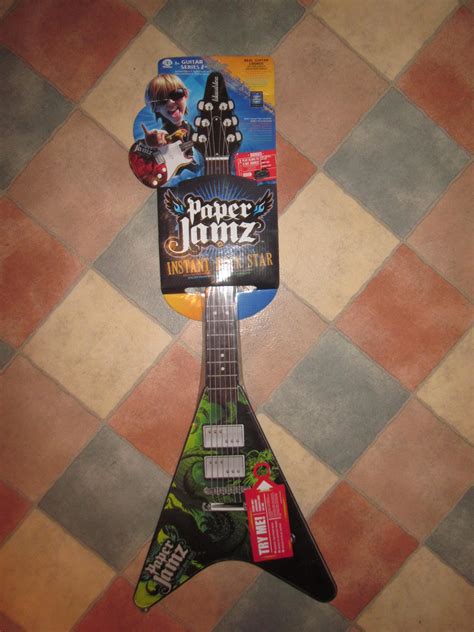 Honest Mummy Reviews : Review: Paper Jamz Guitar Toy