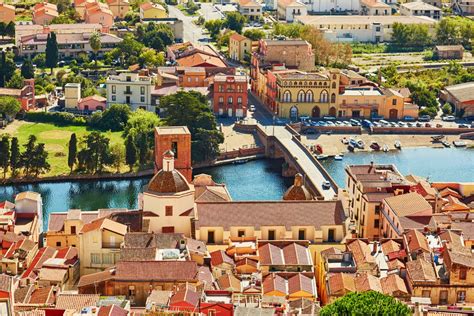 サルデーニャ島ボーザの町並み イタリアの風景 | Beautiful Photo.net | 世界の絶景 美しい景色