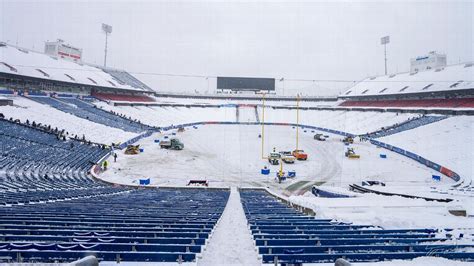 Bills call for stadium snow shovelers again with Chiefs game - ESPN