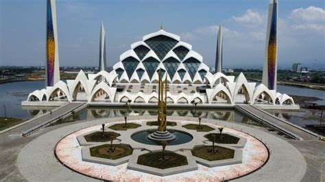 Lokasi & Cara ke Masjid Al-Jabbar Naik Kendaraan Umum