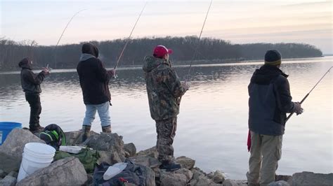 Winter Crappie Fishing From The Bank. EP 216 - YouTube