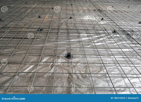 The Mesh for Reinforcement Concrete Slab in the Garage Stock Photo - Image of repair, mixing ...