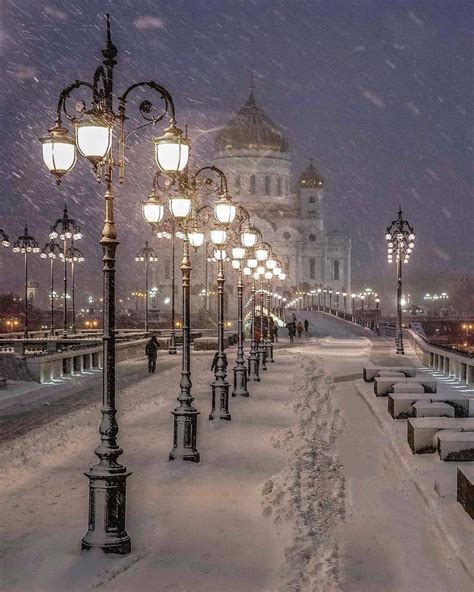 Evening in a snowy Moscow : CityPorn