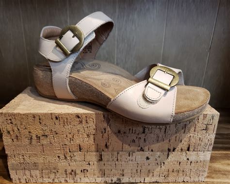 Taos Womens Sandals