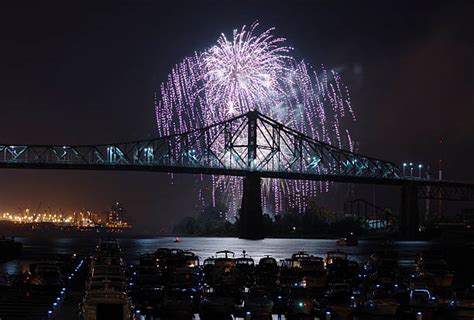 50+ Montreal Fireworks With Bridge Stock Photos, Pictures & Royalty ...