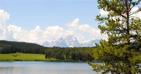 Two Ocean Lake Trail | Explore Grand Teton National Park | 10Adventures