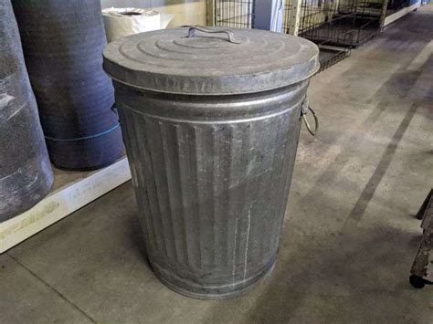 20-GALLON GALVANIZED TRASH CAN WITH LID - Isabell Auction