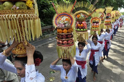 Galeri Foto Indonesia - Tradisi Mapeed di Bali - Wego Indonesia Travel Blog