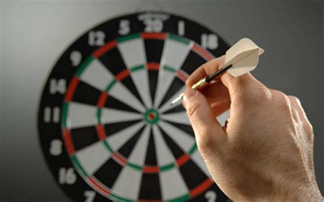 How To Improve Your Darts Stance For Better Accuracy - Here's to Happy ...