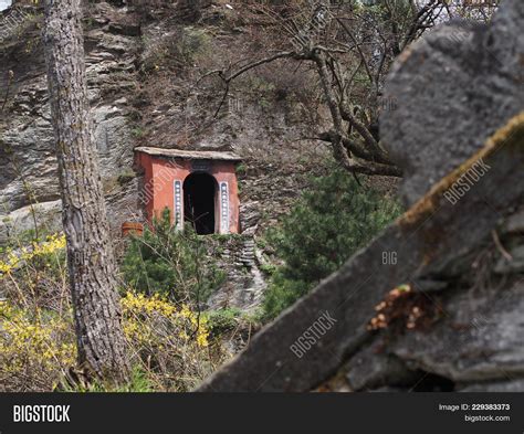 Wudang Temple Wudang Image & Photo (Free Trial) | Bigstock