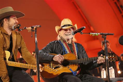 Willie Nelson set to appear for world premiere of his film on Maui ...