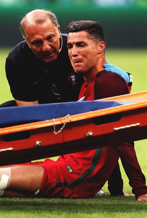 Cristiano Ronaldo injury. Euro 2016 final. | Fotos de fútbol, Futbol, Deporte