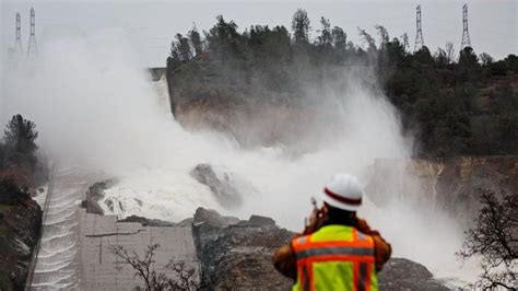 10 TRILLION Gallons of Water Over The Next 7 Days For CA Lake Oroville ...