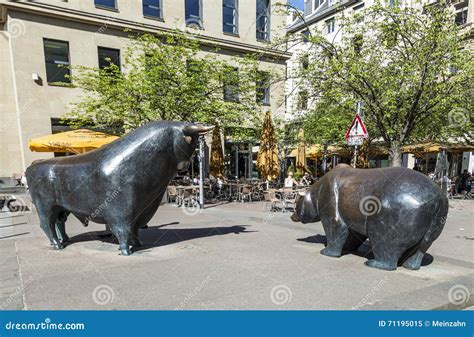 The Bull and Bear Statues at the Frankfurt Stock Exchange Editorial Image - Image of german ...