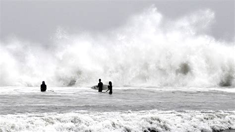 Waves Along California’s Coast Are Getting Bigger, Study Says - The New York Times