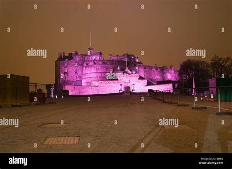 Edinburgh castle at night hi-res stock photography and images - Alamy