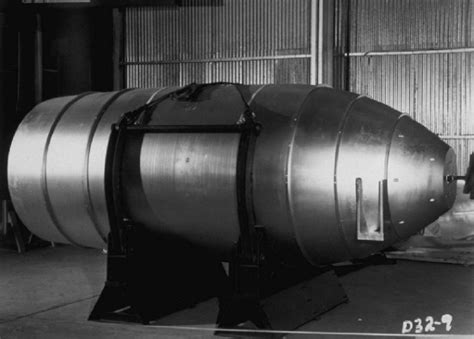 File:Mk 14 nuclear bomb.jpg - Wikimedia Commons