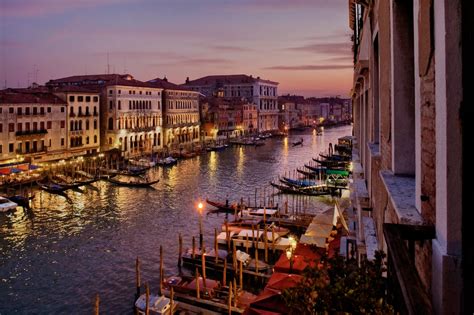 Hotel in Venice overlooking the Grand Canal! Visit the website www.locandasturion.com Venezia ...