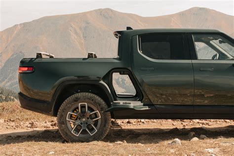 2022 Rivian R1T First Drives, Upcoming Launches, Spyshots & Specs ...