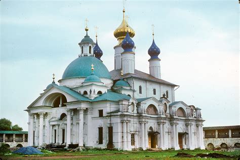 Restoring an ancient cathedral in Rostov - Russia Beyond