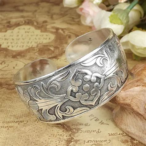 Tibet Tibetan ethnic jewelry Tibetan female bracelet Miao silver ...