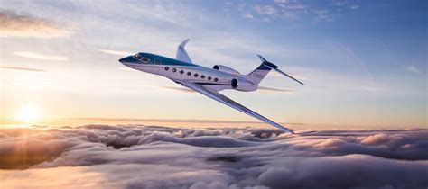 What Causes Airplane Vapor Trails? | CharterJets Inc.