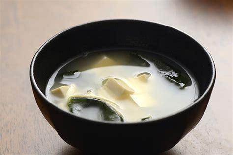 Easy Japanese Miso Soup Recipe - Hungry Huy