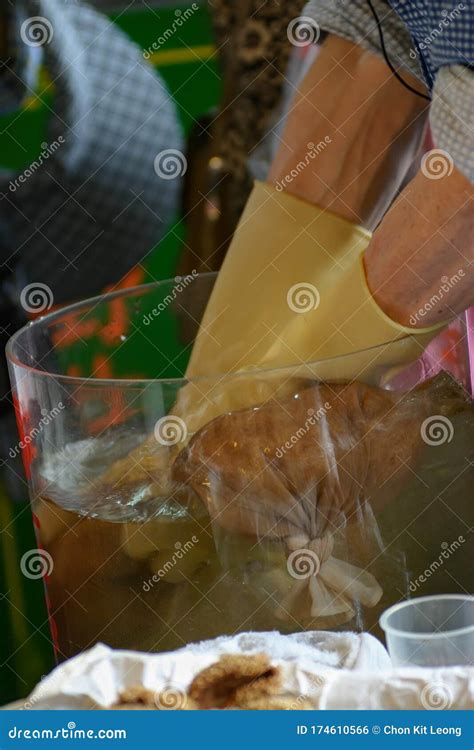 Worker Making Aiyu Jelly Drinks with Hands Stock Photo - Image of aiyu, street: 174610566