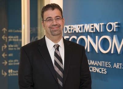 The BBVA Foundation distinguishes the Turkish economist Daron Acemoglu for establishing the key ...