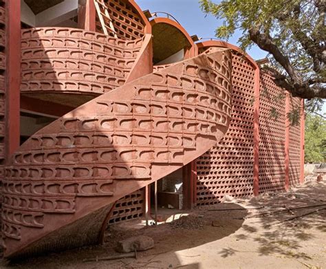 Take a look at the beautiful brick hospital the Albers Foundation is building in Senegal ...