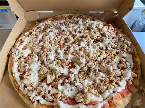 [I ate] Chicken shawarma pizza with Lebanese garlic sauce (Toum) : r/food