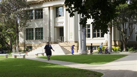 University of Hawaii law school among top 5 in nation for skills ...