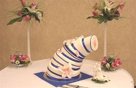 The 18 Worst Wedding Cake Fails Ever Made Are Straight Out From A Bride's Nightmare, Especially #6!