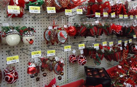 File:Christmas decorations in a store assorted 9.jpg - Wikimedia Commons