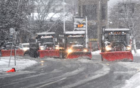 Nor'easter knocks out power to tens of thousands in Massachusetts