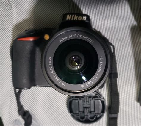 Nikon D3500 almost new, low shutter count on Carousell