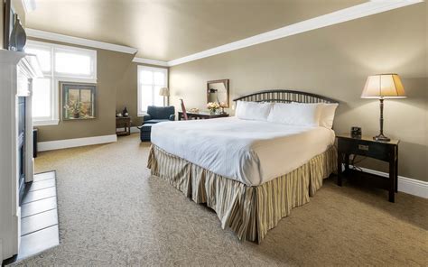 Premium Rooms at Harbour House Hotel in Niagara on the Lake