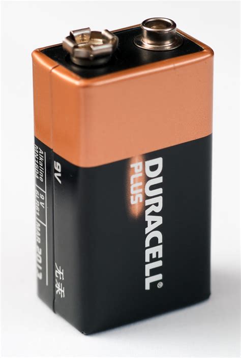 File:Duracell 9 Volt 0849.jpg - Wikipedia