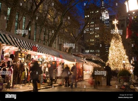 CHRISTMAS TREE LIGHTS BRYANT PARK CHRISTMAS MARKET MANHATTAN NEW YORK CITY USA Stock Photo - Alamy