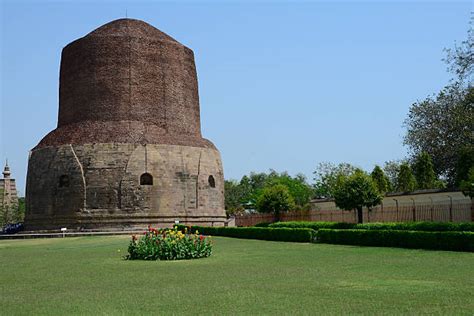 Dhamekh Stupa Photos Stock Photos, Pictures & Royalty-Free Images - iStock